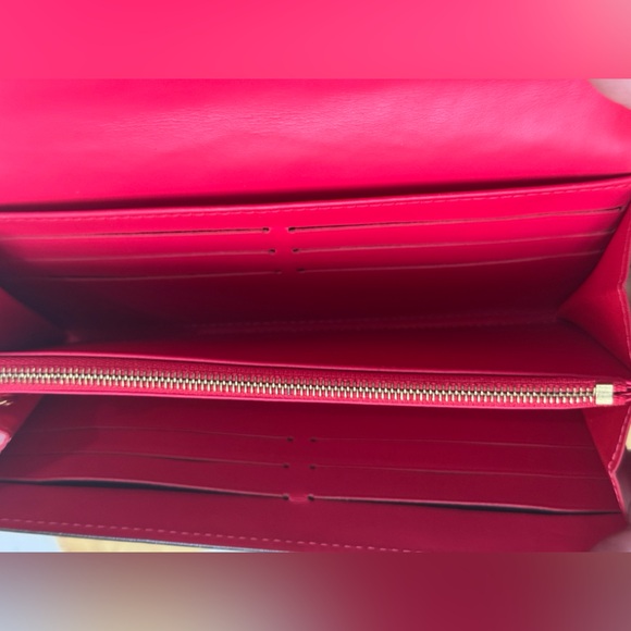 NEW Hot Pink Vernis Portefeuille Sarah
Monogram Long Wallet - Picture 12 of 16